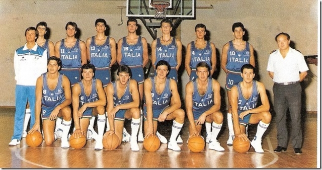 Nazionale italiana militare ai Campionati Mondiali di Dakar nel 1985 con allenatore Vandoni